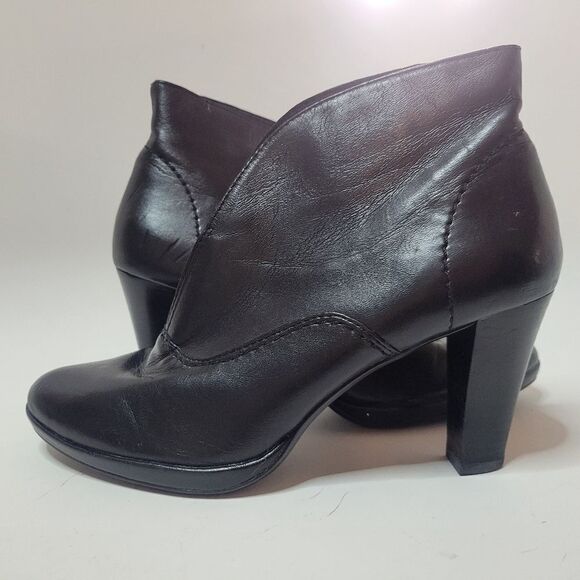 Liz Claiborne Black Leather Bonnie Heeled Boots - Picture 4 of 16